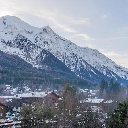 Riverside Mont Blanc View - Happy