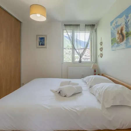 Riverside Mont Blanc View - Happy