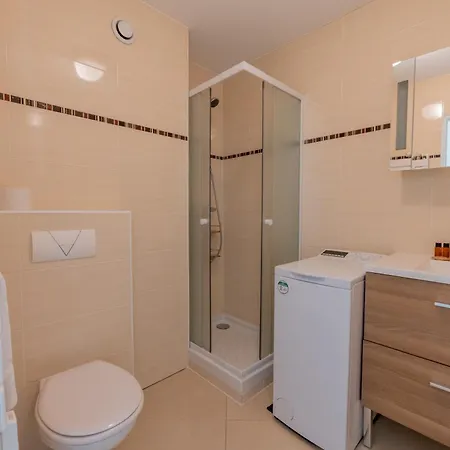 Riverside Mont Blanc View - Happy