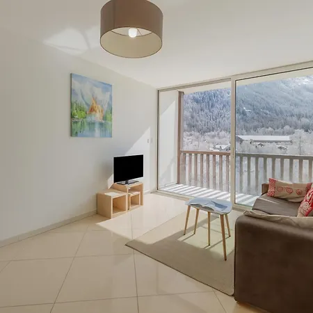 Riverside Mont Blanc View - Happy *