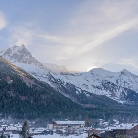 Riverside Mont Blanc View - Happy