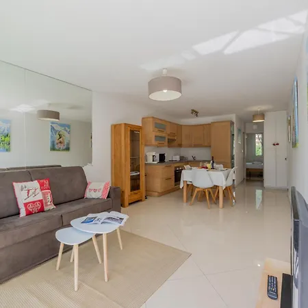 Riverside Mont Blanc View - Happy *