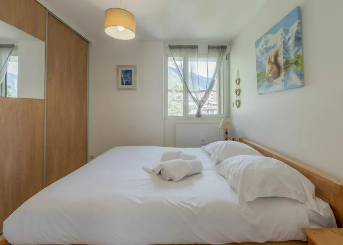 Riverside Mont Blanc View - Happy